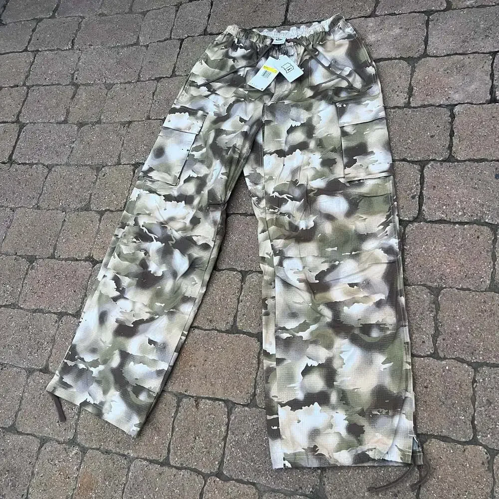 NWT Nike Women's Sportswear Mid-Rise Oversized Camo Cargo Pants HM9015-104